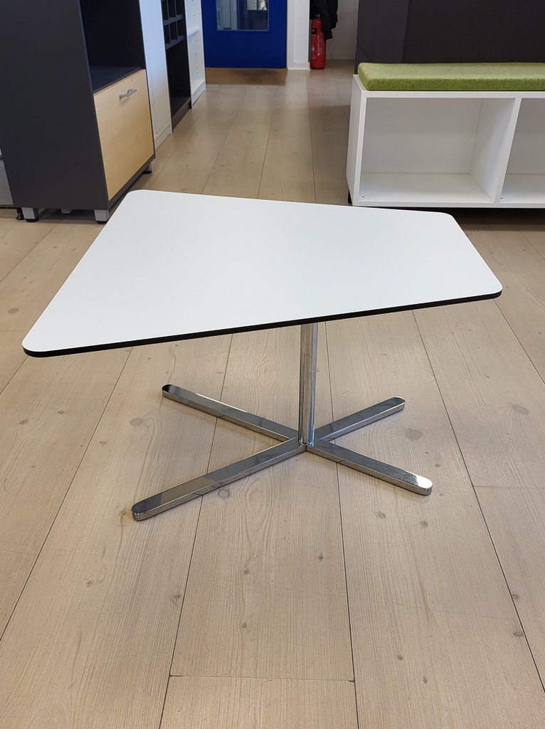 Tangram Lounge bord - Hvid laminat plade/Krom stel - UDSALG